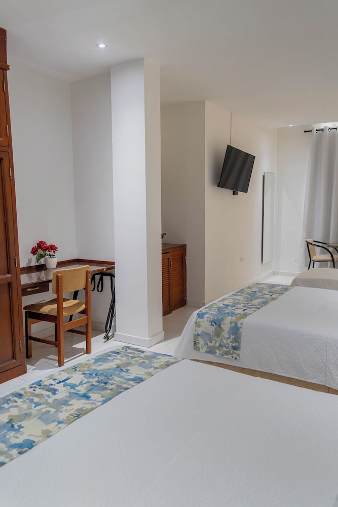 Coral Reef Hotel 30/58