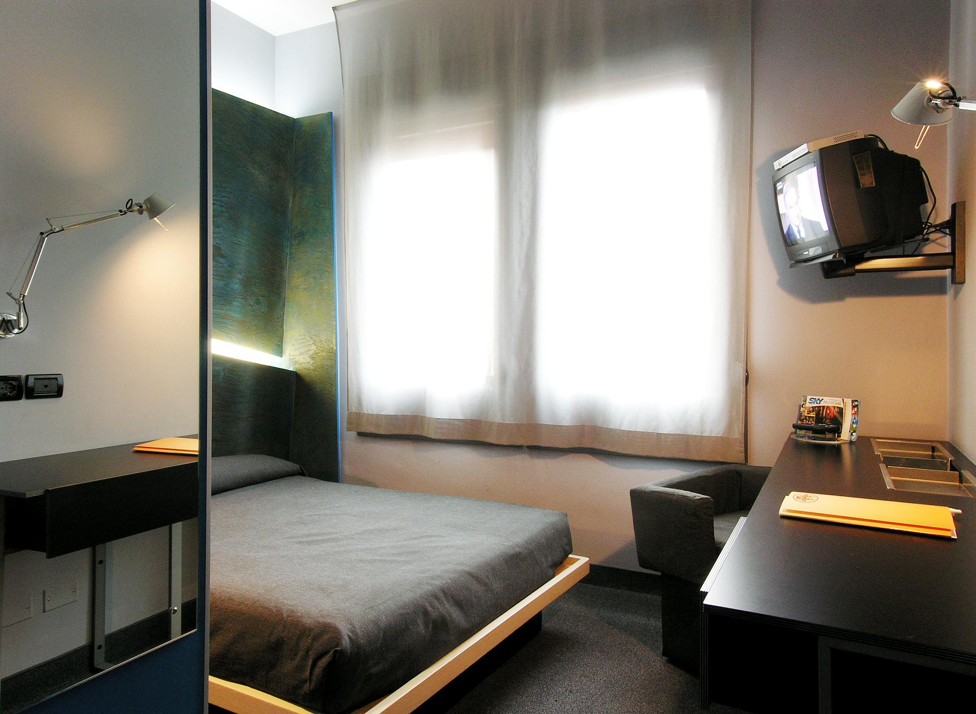 ROOM, SINGLE, DOUBLE BED