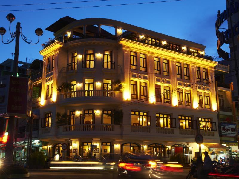 SUITE, RIVER VIEW, BALCONY, CORNER