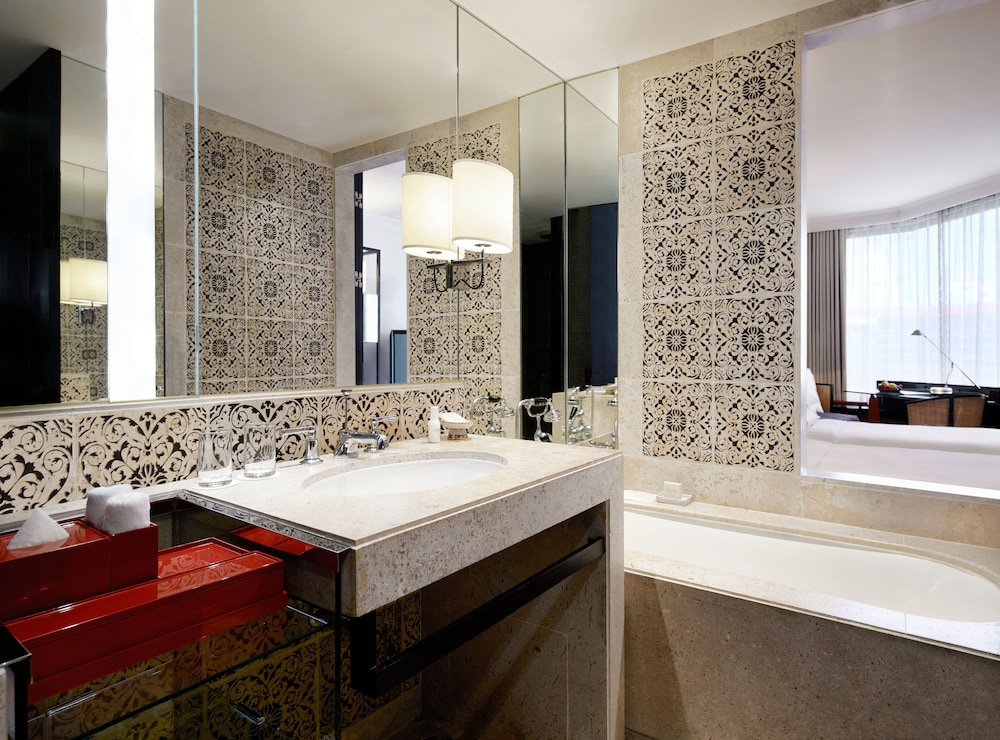 Grand Hyatt Erawan Bangkok 11/76