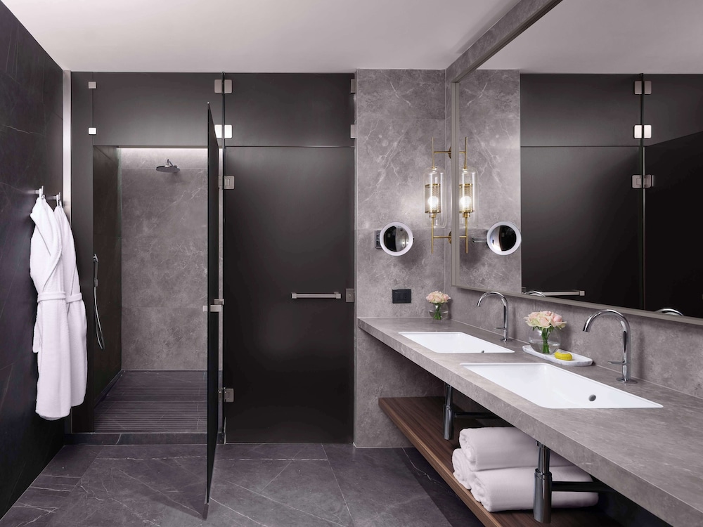 2 Bedrooms, Anantara, Suite, Double Bed, Piazza View، Anantara Palazzo Naiadi 4/5