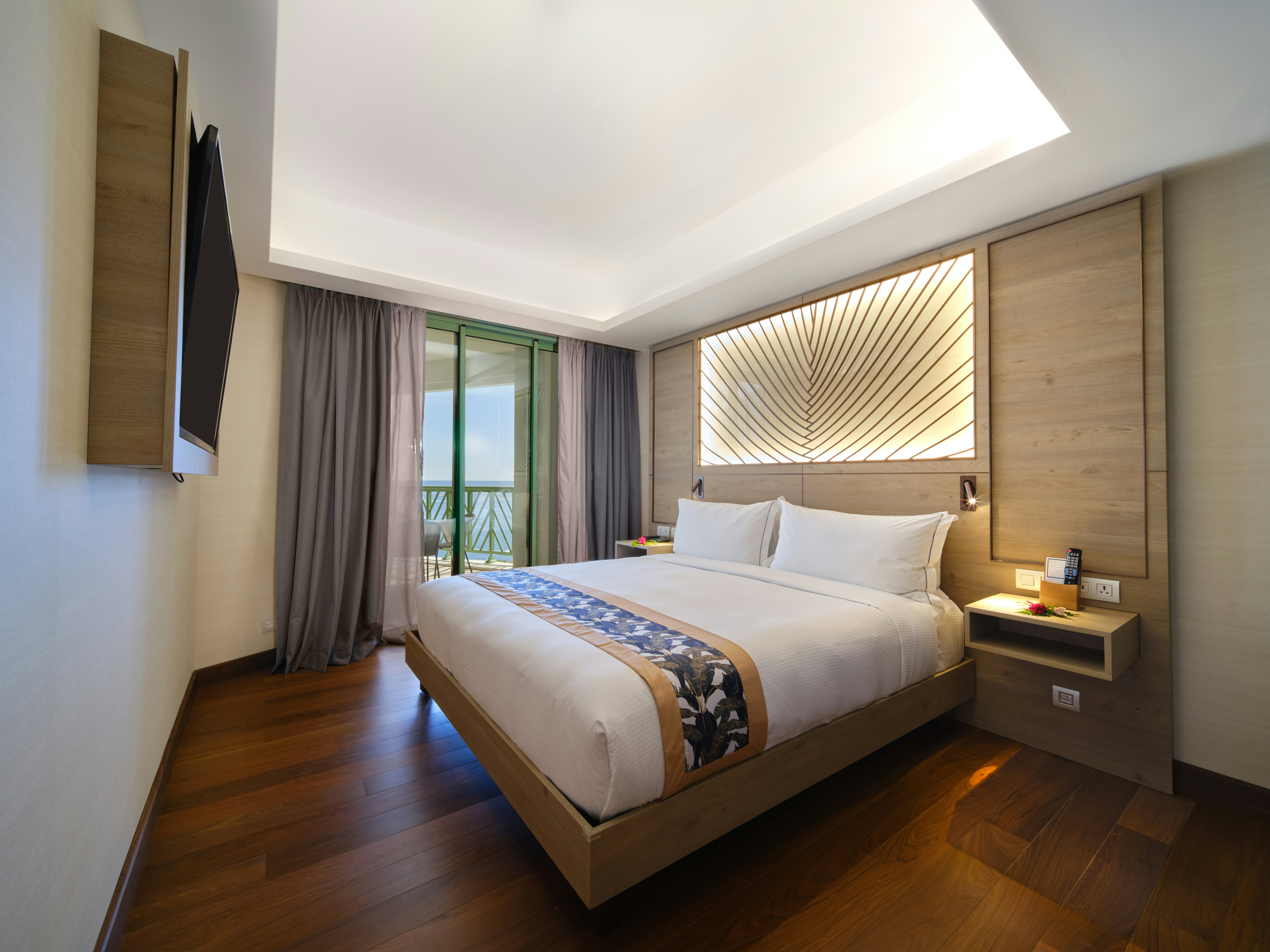 2 Bedrooms, Suite, King Bed, Ocean View, Hilton Hotel Tahiti 4/10