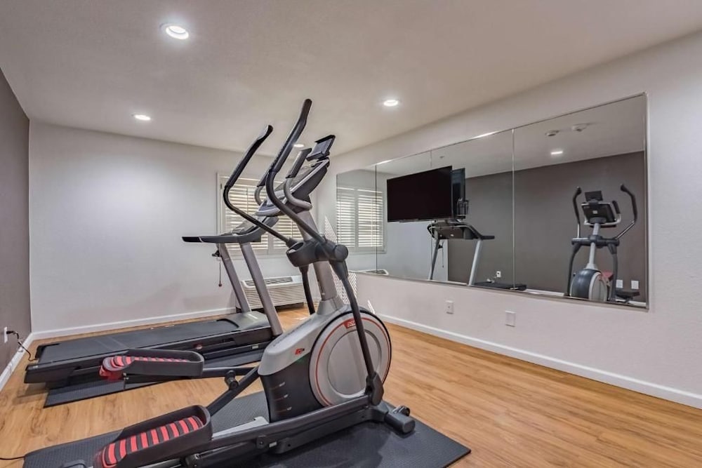 Studio6 Plano, TX 46/74