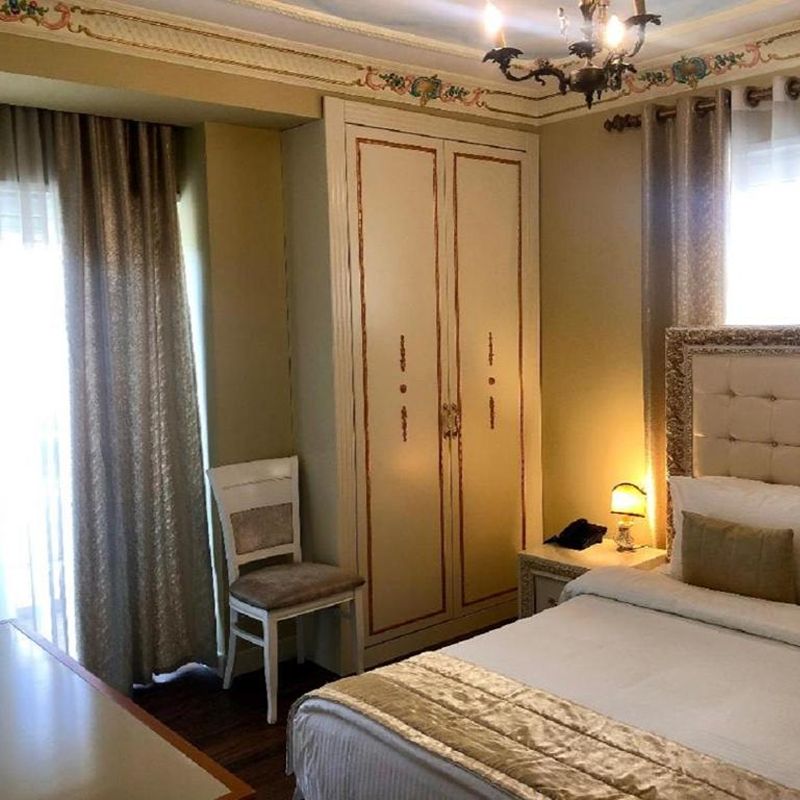 Empire Hotel 23/50