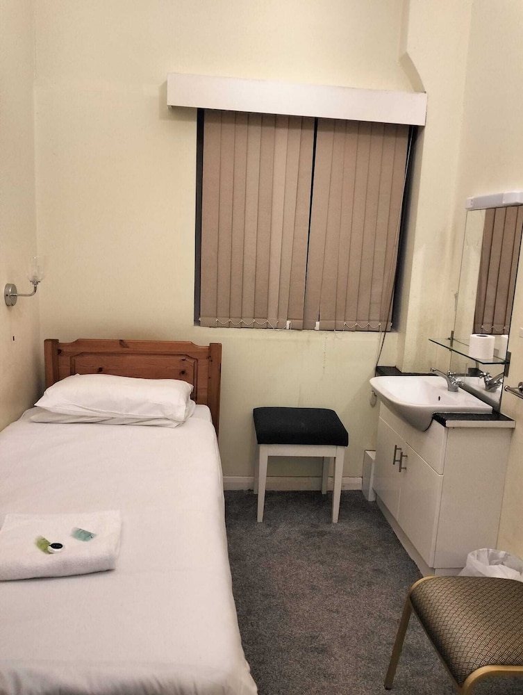 Manor Hotel 30/58