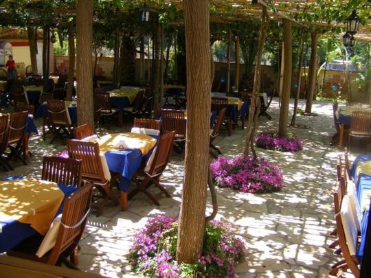 Lintzi Hotel 38/55
