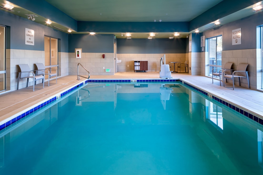 Holiday Inn Express & Suites Bend South 3/45