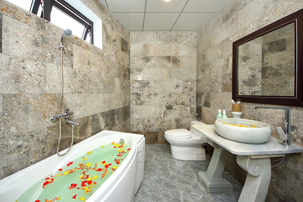 Quynh Long Homestay 48/48