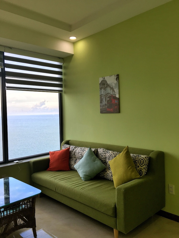 Seaview Front Apartment 16/32