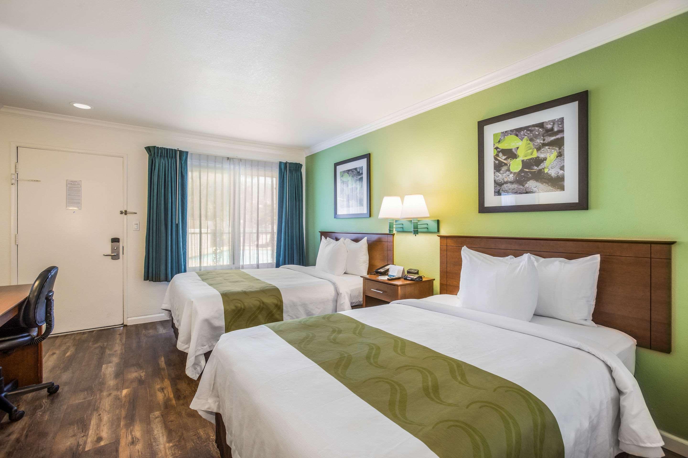Hotel Santa Barbara, CA 11/44