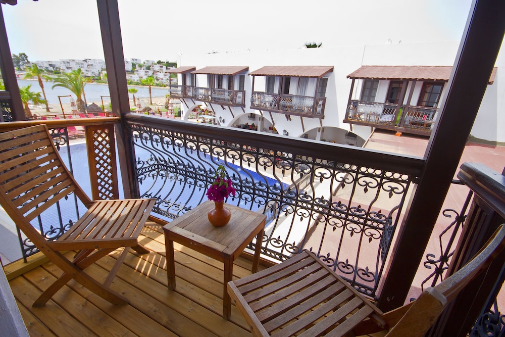 Costa Bitezhan Hotel 48/73