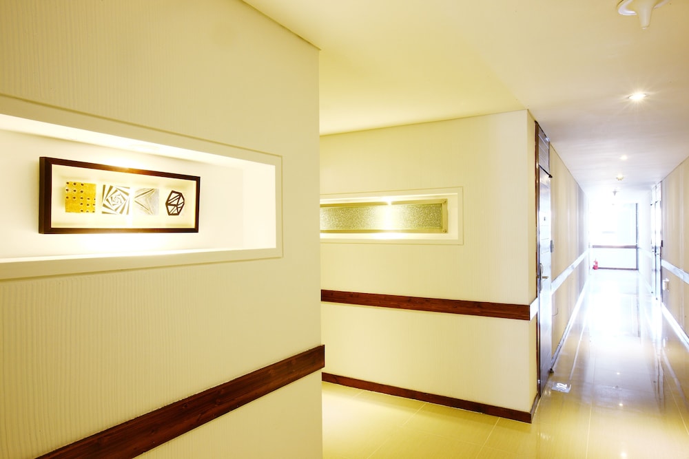 Q Hotel 24/36