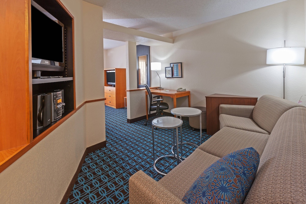Fairfield Inn and Suites Rogers 33/56