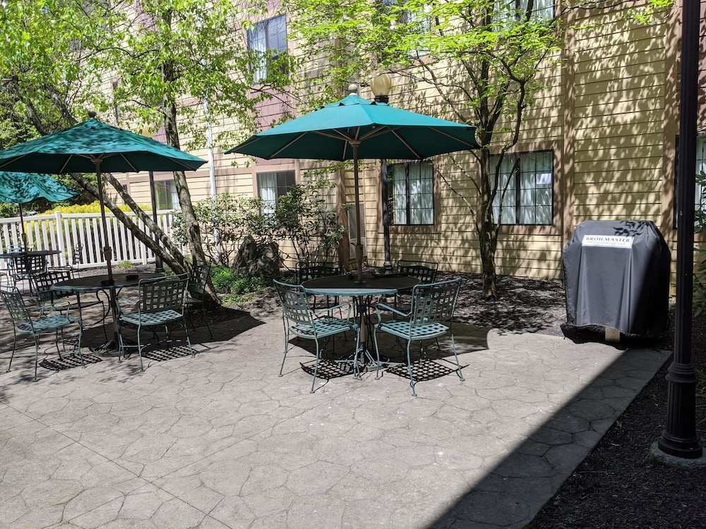 MainStay Suites of Lancaster County 6/42