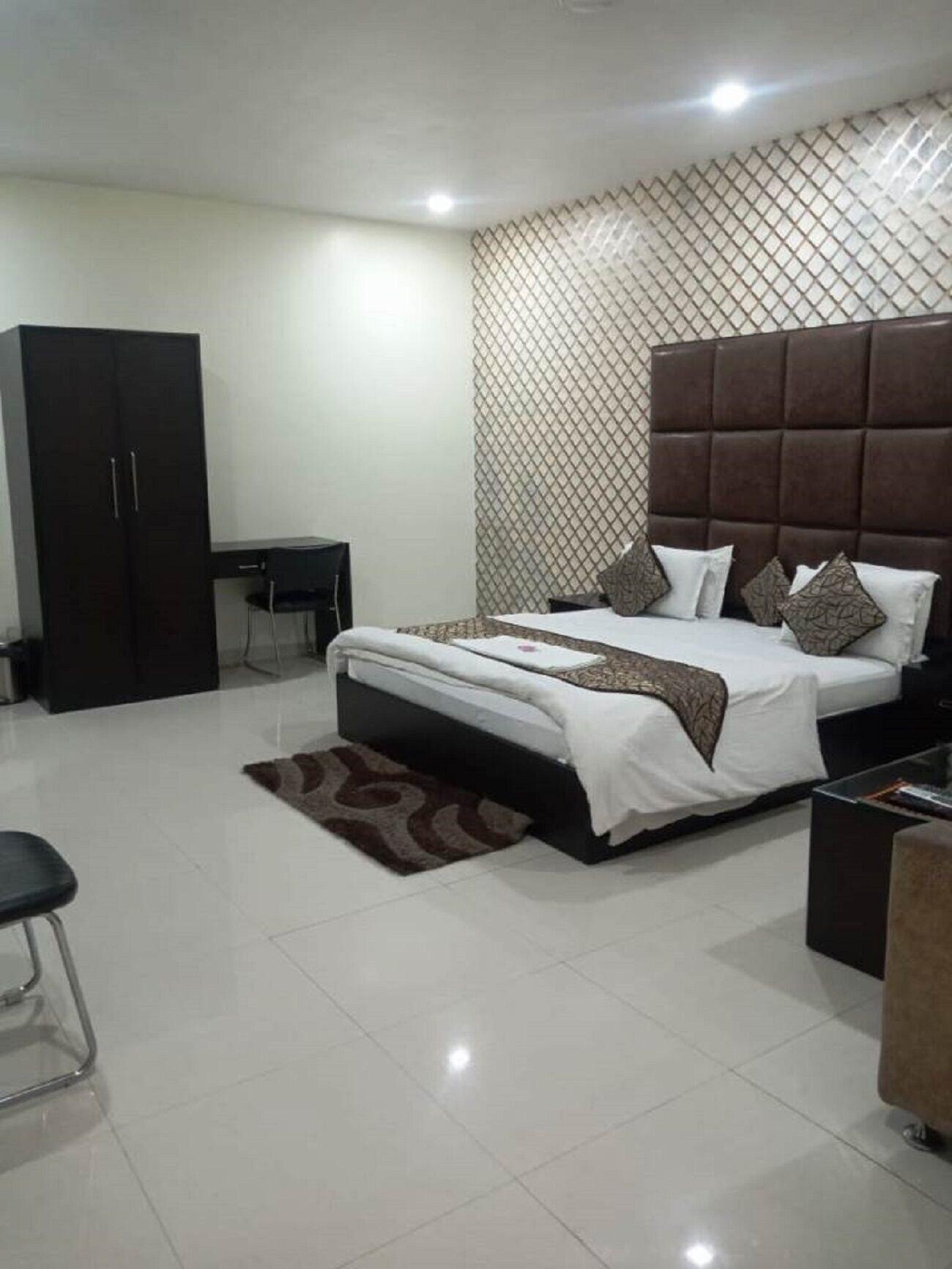 Hotel Mandakini Lush 4/28