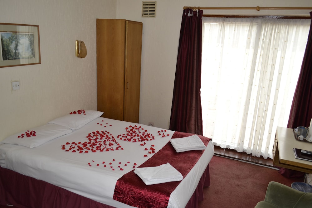 Cranbrook Hotel London 27/55