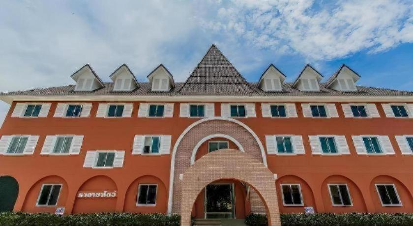 Thada Chateau Hotel 3/50