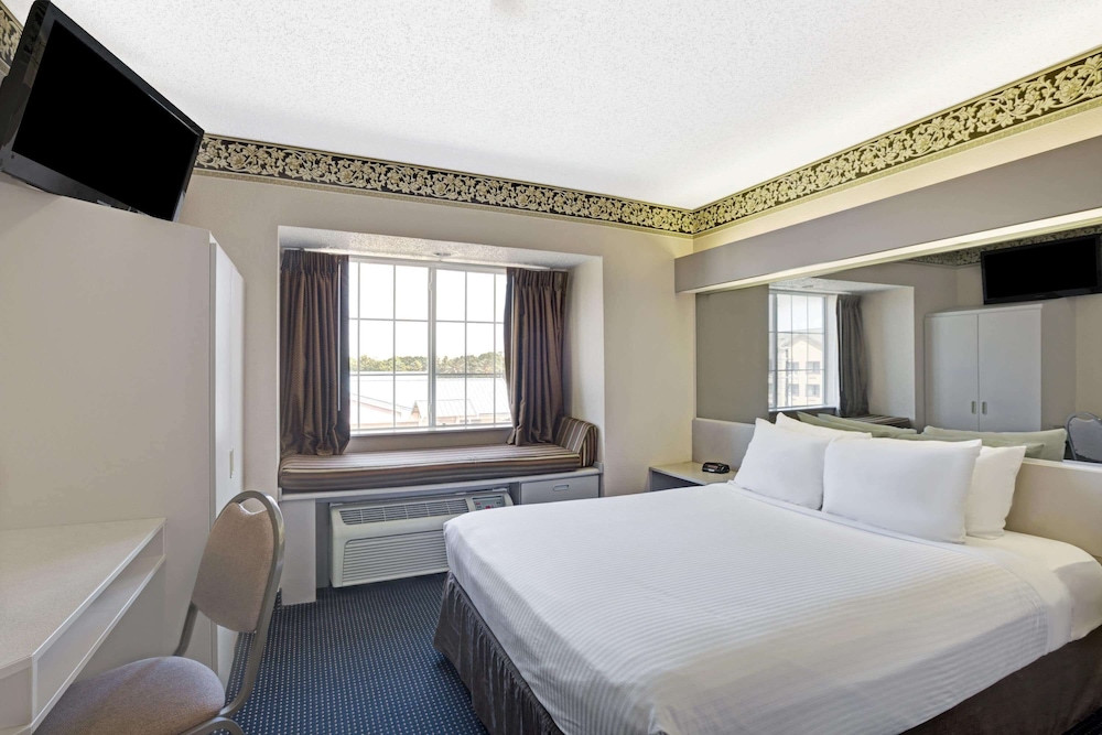 Microtel Inn And Suites Houston 17/32
