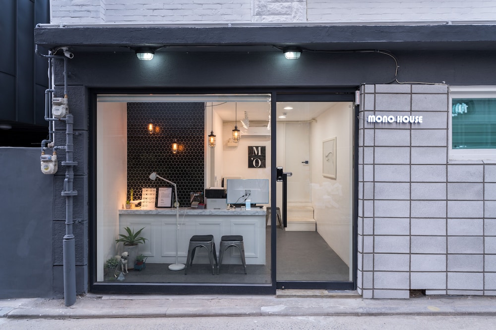 Mono House Hongdae 2 8/71