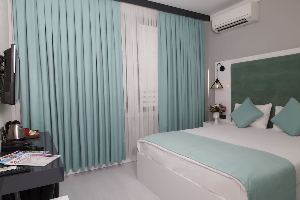 Des Suites Hotel 11/53