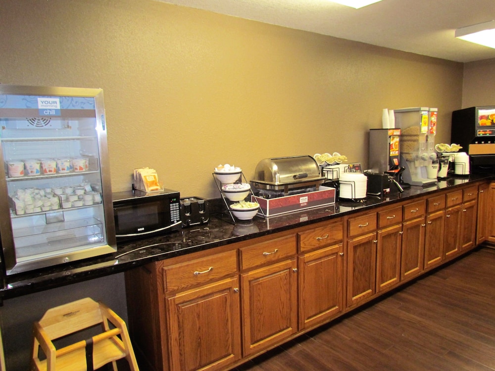 Oak Hill Inn and Suites 8/62