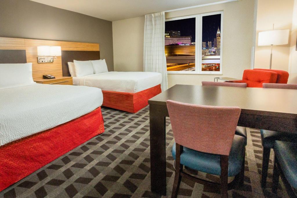Studio, Suite, 2 Queen Beds, Strip View