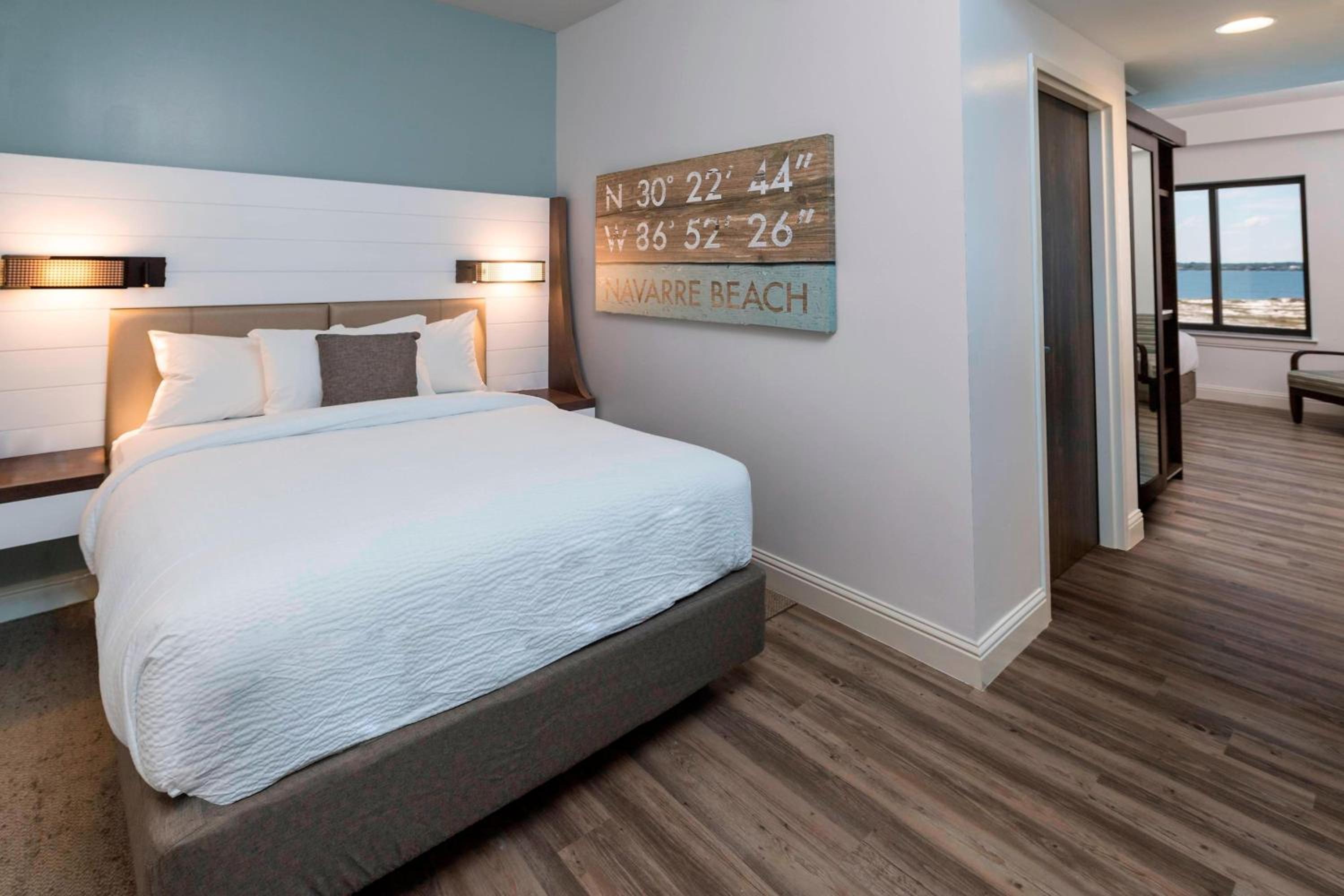 Suite, 2 Queen Beds, Bay View, Bathtub, Accessible