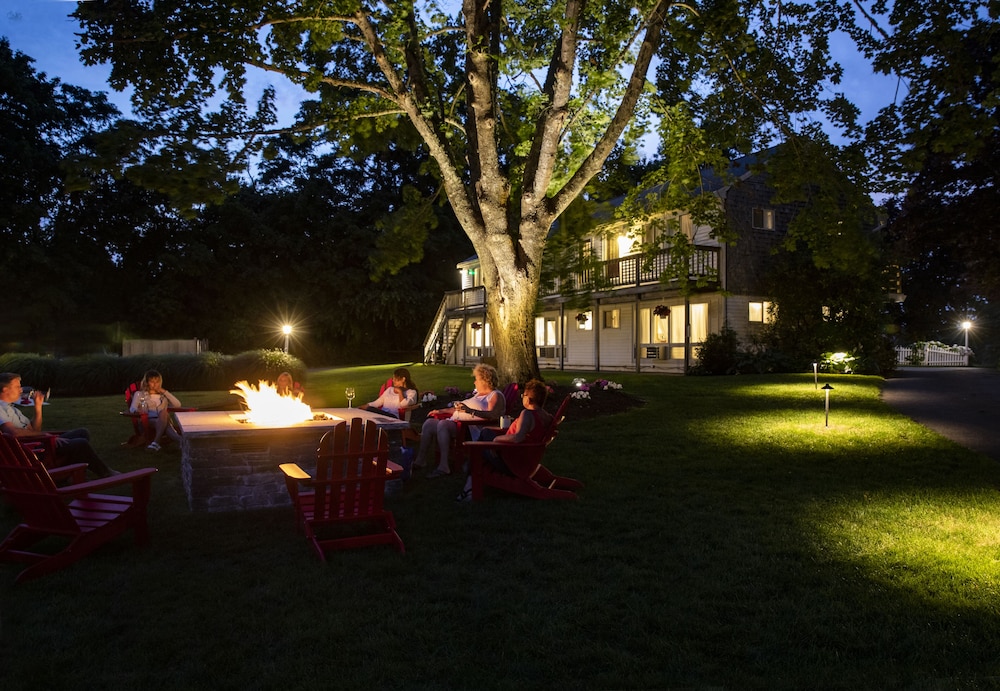 Sesuit Harbor House 39/50