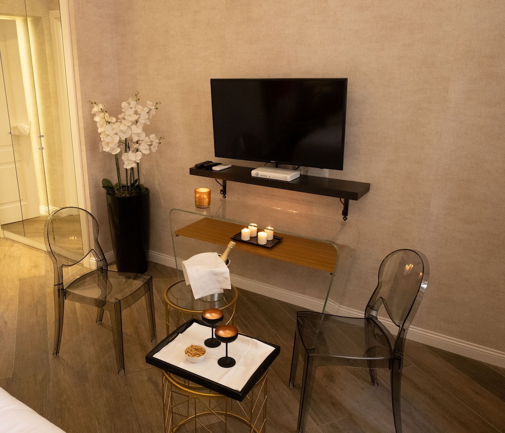 Spagna Boutique Luxury Suites 57/68