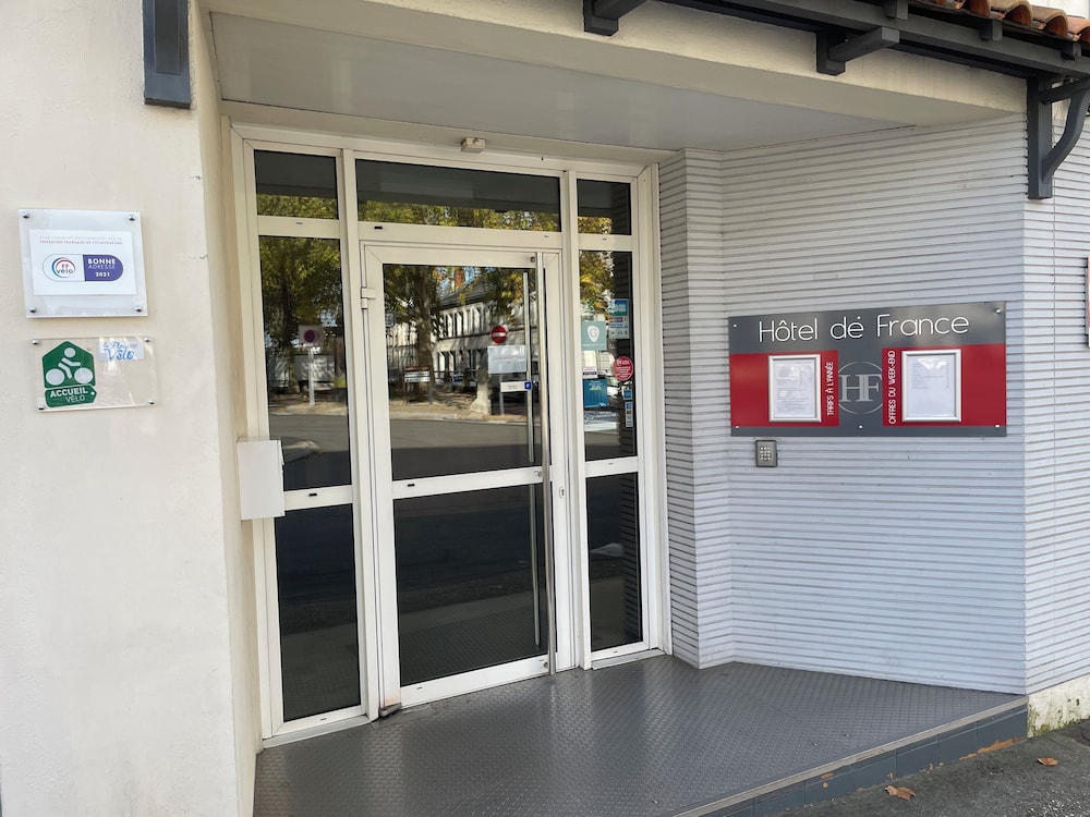 Sorti P Tit Dej Hotel Saintes 40/50