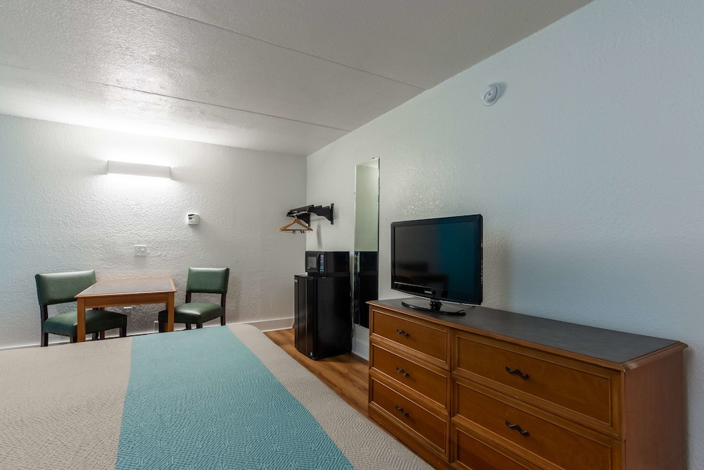 Motel6 North Little Rock, AR - McCain 36/56