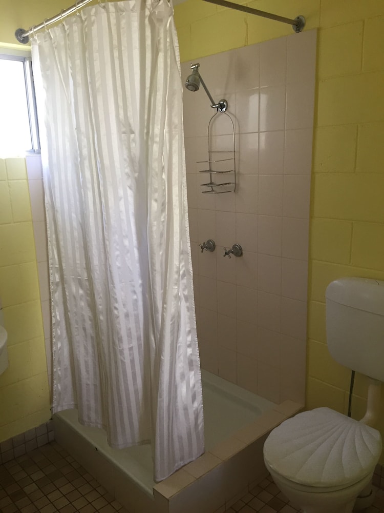 Wongai Beach Hotel 74/75