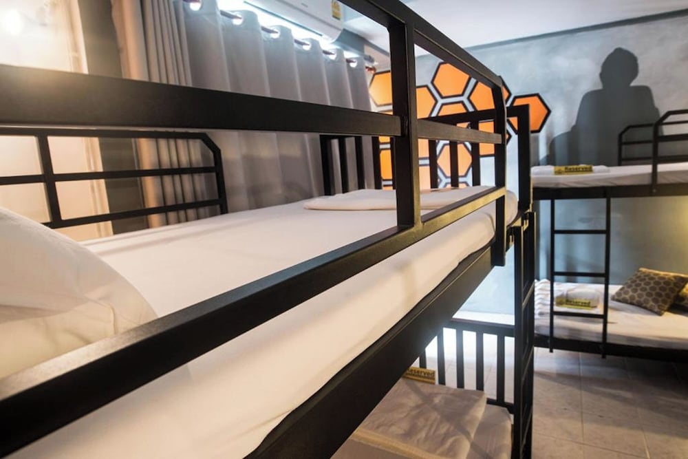 Beehive Phuket Old Town - Hostel 57/64