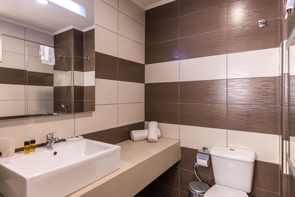Atrion Resort Hotel 43/45