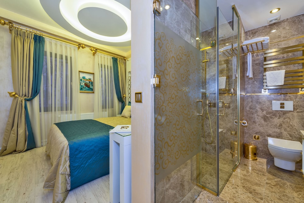 The Million Stone Hotel 15/54