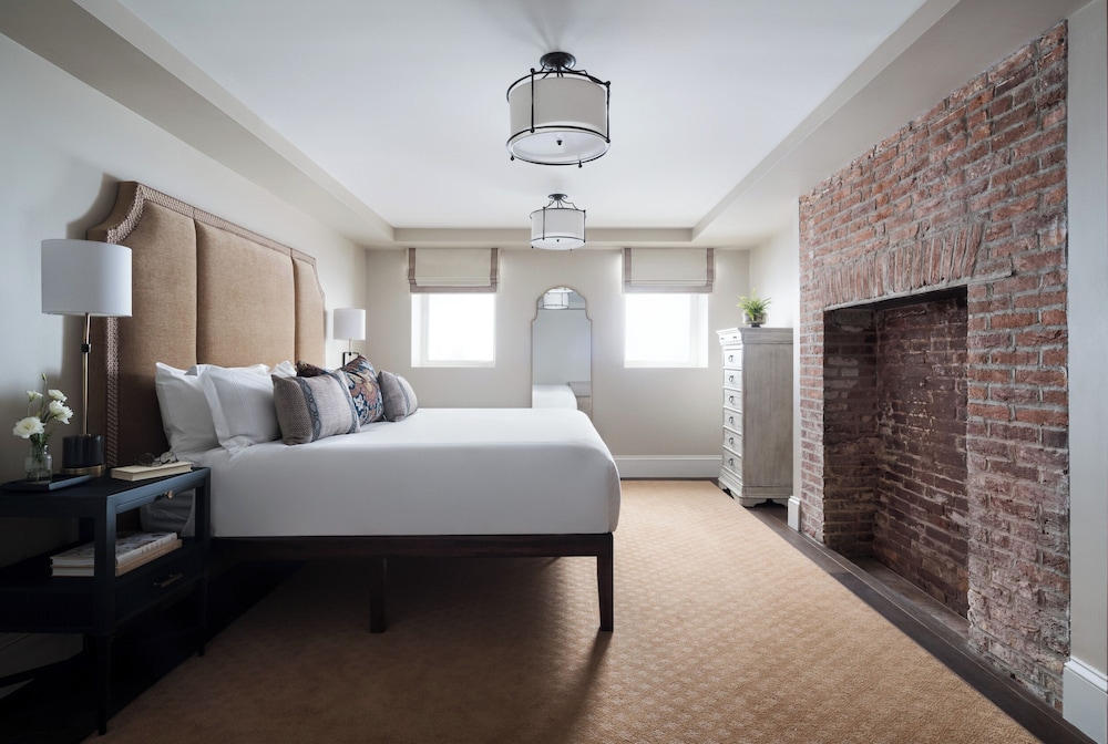86 State Circle - Luxury Boutique Hotel 7/28