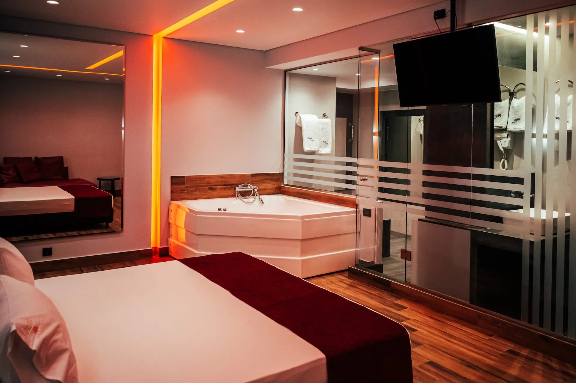 PRESIDENTIAL, SUITE