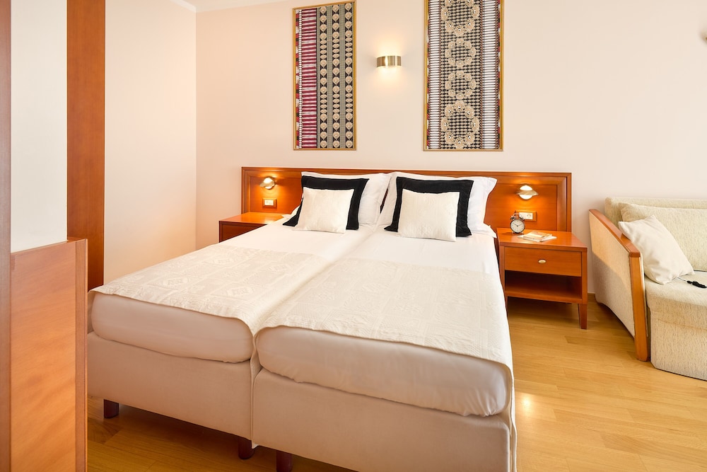 CLASSIC, TWIN BEDS