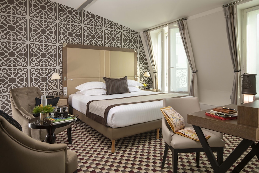 EXECUTIVE, KING BED