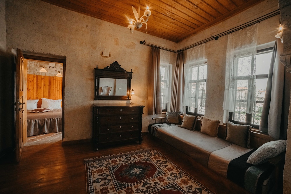 Dere Suites 32/50