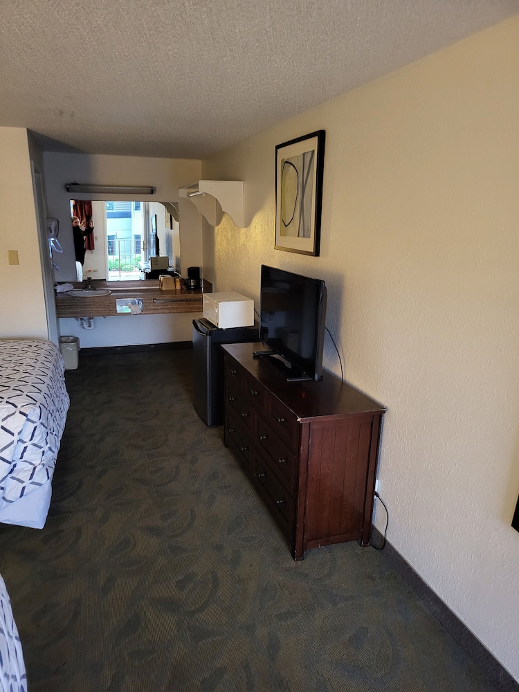 Smokey Point Motor Inn 6/69