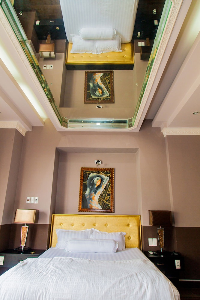 Edenroc Hotel 29/66
