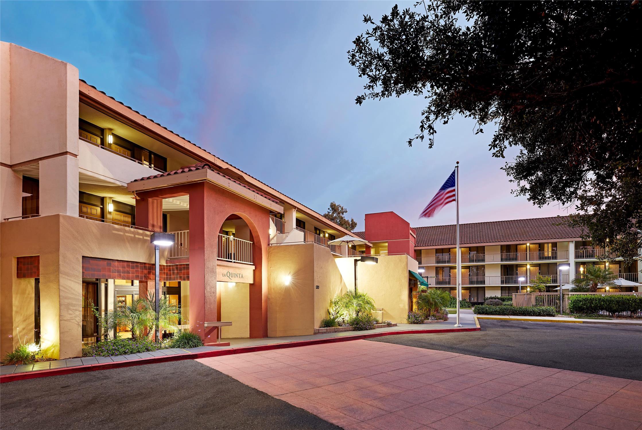 La Quinta Inn & Suites by Wyndham Thousand Oaks-Newbury Park 2/33
