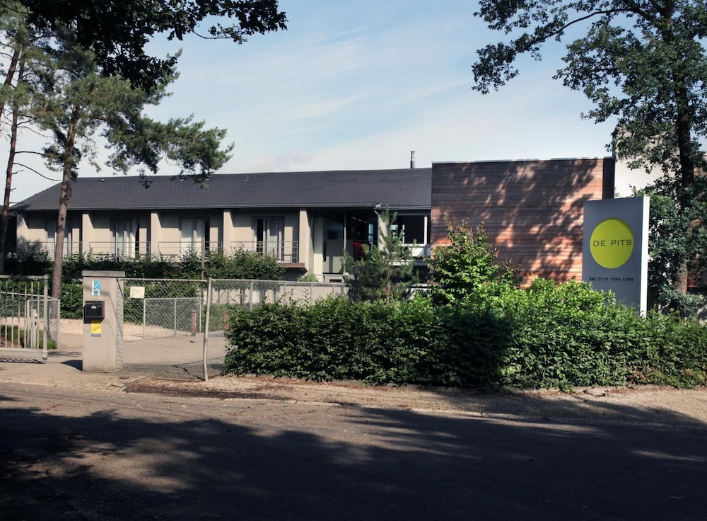 Hotel De Pits 2/53