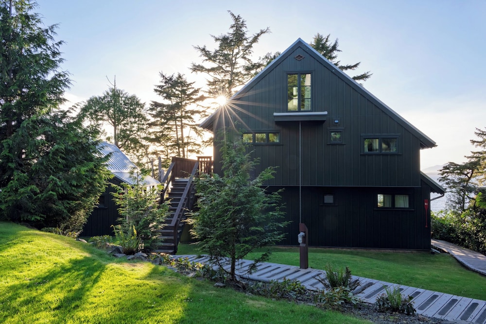 Middle Beach Lodge 6/68