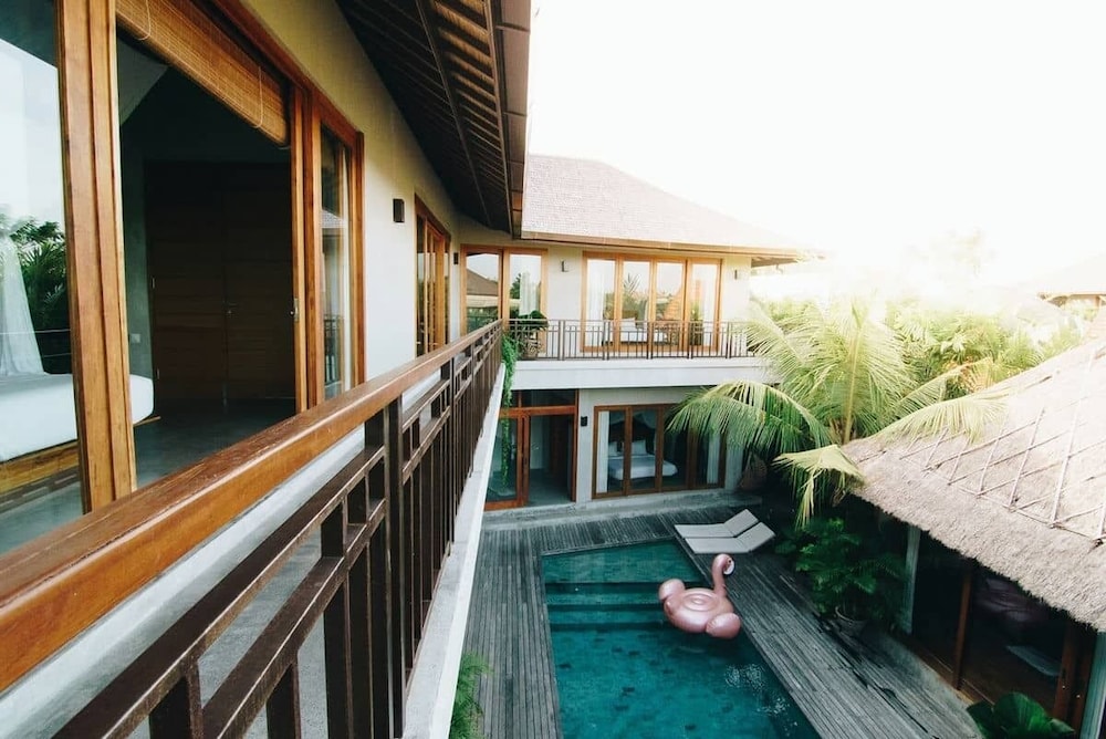 Zin Berawa Villas & Bungalows 8/54