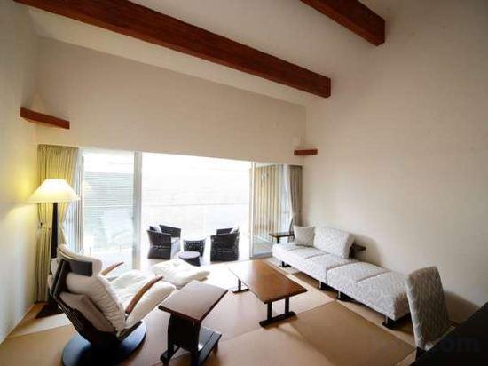 Maisonette, Twin Beds, Garden View, Bathtub