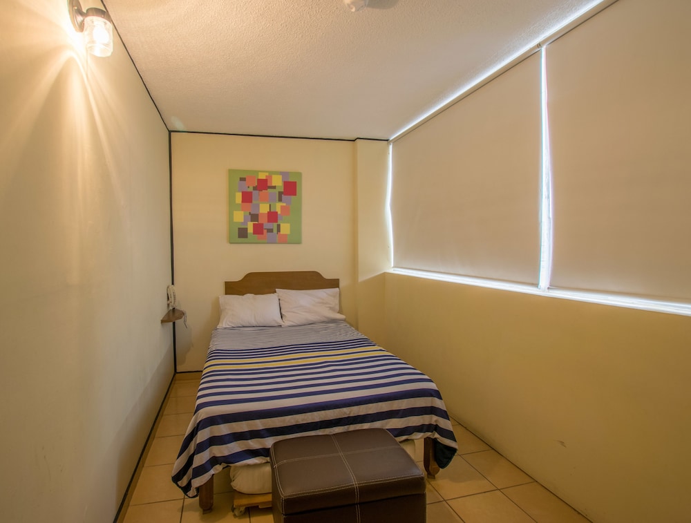 غرفة أساسية ثلاثية بسرير مزدوج وسرير فردي، Hotel Mateos 1215 2/3