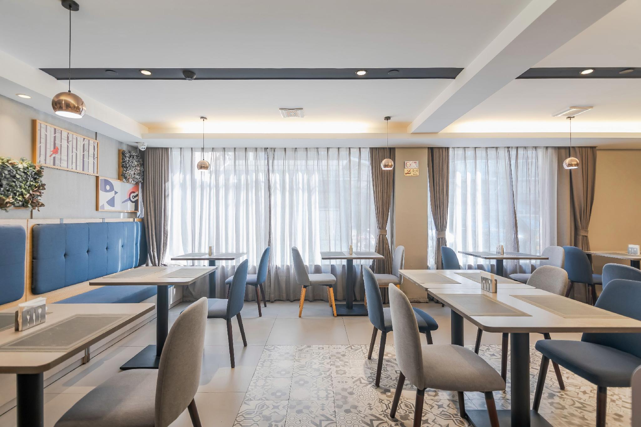 Home Inn Selected (Shanghai Hongqiao Gubei Yaohong Road Metro Station) 43/53