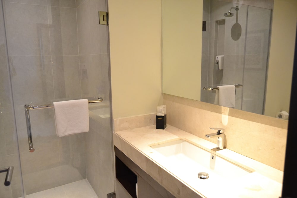 PREMIER PLACE HOTEL 12/61